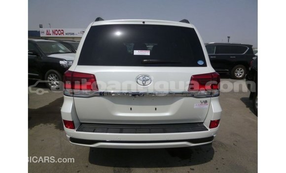 Buy Import Toyota Land Cruiser White Car in Import - Dubai in Antigua Buy Import Toyota Land Cruiser White Car in Import - Dubai in Antigua