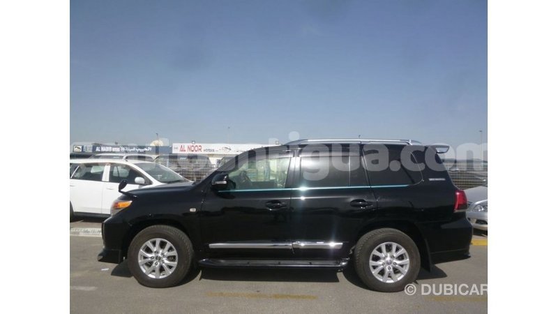 Big with watermark toyota land cruiser antigua import dubai 2293
