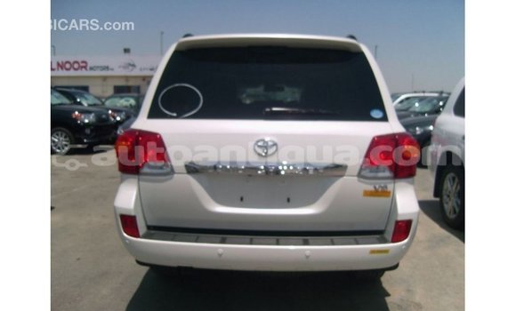 Buy Import Toyota Land Cruiser White Car in Import - Dubai in Antigua Buy Import Toyota Land Cruiser White Car in Import - Dubai in Antigua