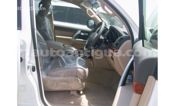 Buy Import Toyota Land Cruiser White Car in Import - Dubai in Antigua Buy Import Toyota Land Cruiser White Car in Import - Dubai in Antigua