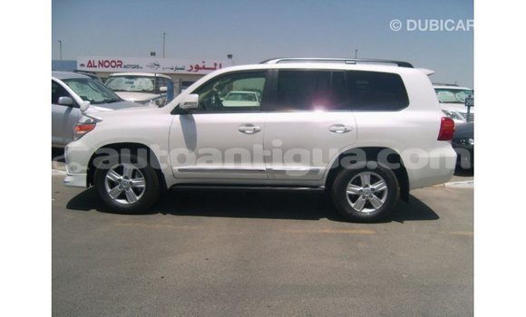 Buy Import Toyota Land Cruiser White Car in Import - Dubai in Antigua Buy Import Toyota Land Cruiser White Car in Import - Dubai in Antigua