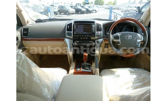 Buy Import Toyota Land Cruiser White Car in Import - Dubai in Antigua Buy Import Toyota Land Cruiser White Car in Import - Dubai in Antigua
