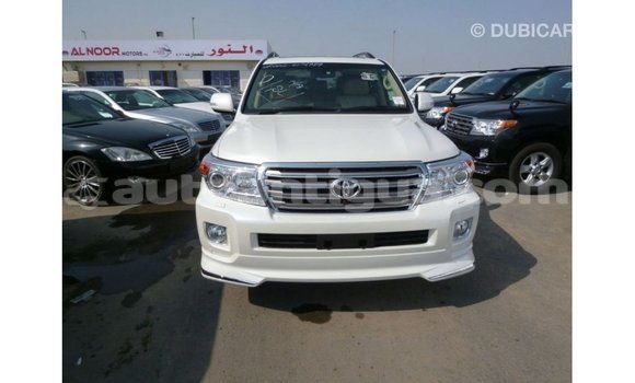 Buy Import Toyota Land Cruiser White Car in Import - Dubai in Antigua Buy Import Toyota Land Cruiser White Car in Import - Dubai in Antigua