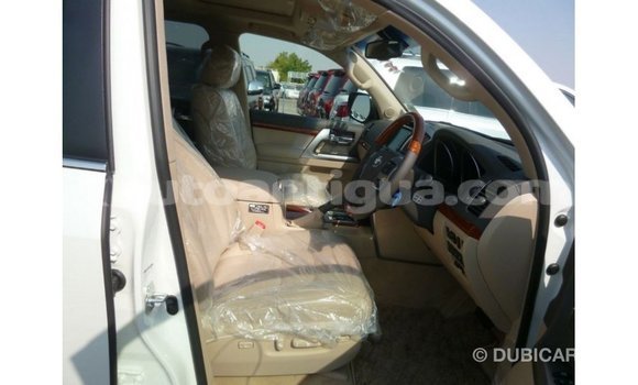 Buy Import Toyota Land Cruiser White Car in Import - Dubai in Antigua Buy Import Toyota Land Cruiser White Car in Import - Dubai in Antigua