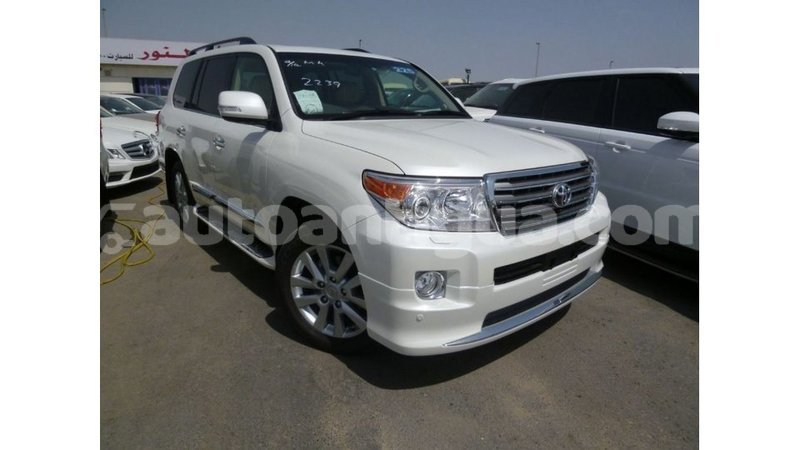 Big with watermark toyota land cruiser antigua import dubai 2305