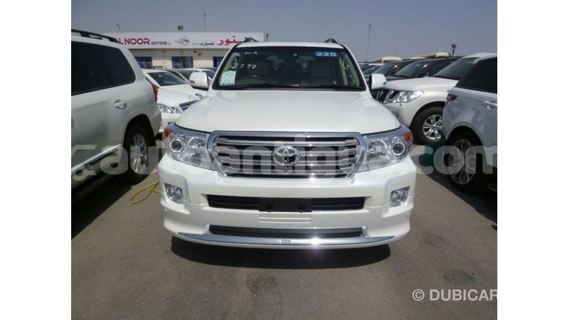 Big with watermark toyota land cruiser antigua import dubai 2305
