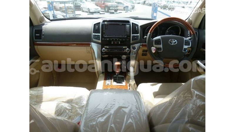 Big with watermark toyota land cruiser antigua import dubai 2305