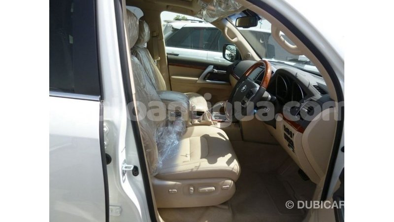 Big with watermark toyota land cruiser antigua import dubai 2305