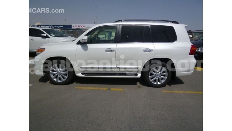 Big with watermark toyota land cruiser antigua import dubai 2305