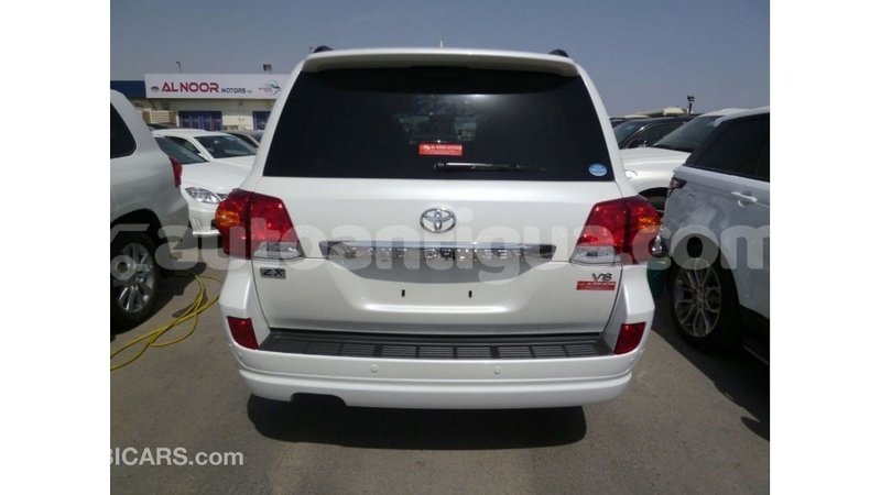 Big with watermark toyota land cruiser antigua import dubai 2305