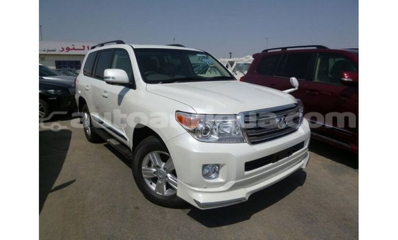 Buy Import Toyota Land Cruiser White Car in Import - Dubai in Antigua Buy Import Toyota Land Cruiser White Car in Import - Dubai in Antigua