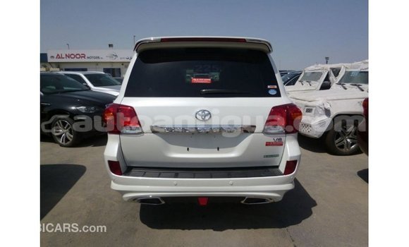 Buy Import Toyota Land Cruiser White Car in Import - Dubai in Antigua Buy Import Toyota Land Cruiser White Car in Import - Dubai in Antigua