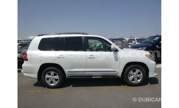 Buy Import Toyota Land Cruiser White Car in Import - Dubai in Antigua Buy Import Toyota Land Cruiser White Car in Import - Dubai in Antigua
