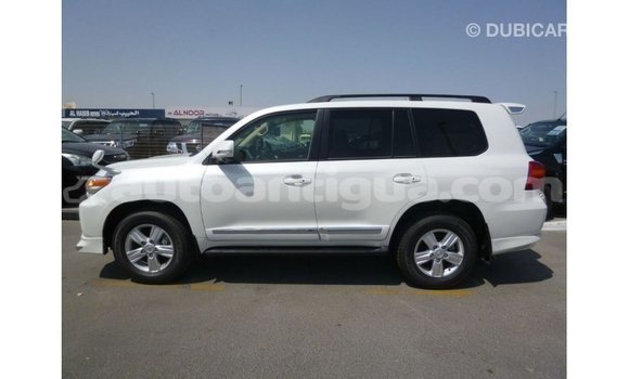 Buy Import Toyota Land Cruiser White Car in Import - Dubai in Antigua Buy Import Toyota Land Cruiser White Car in Import - Dubai in Antigua