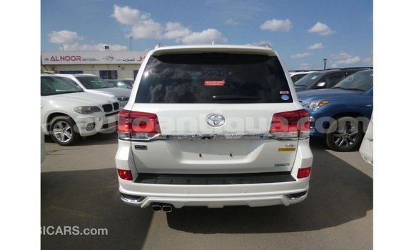 Buy Import Toyota Land Cruiser White Car in Import - Dubai in Antigua Buy Import Toyota Land Cruiser White Car in Import - Dubai in Antigua