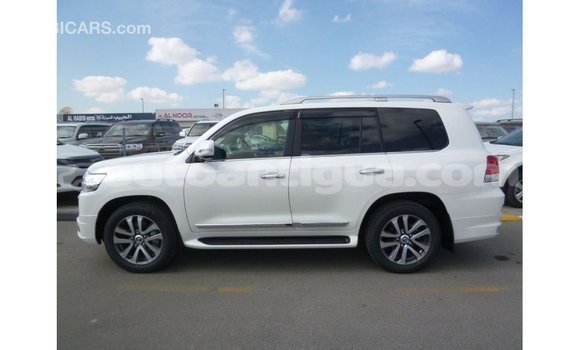 Buy Import Toyota Land Cruiser White Car in Import - Dubai in Antigua Buy Import Toyota Land Cruiser White Car in Import - Dubai in Antigua