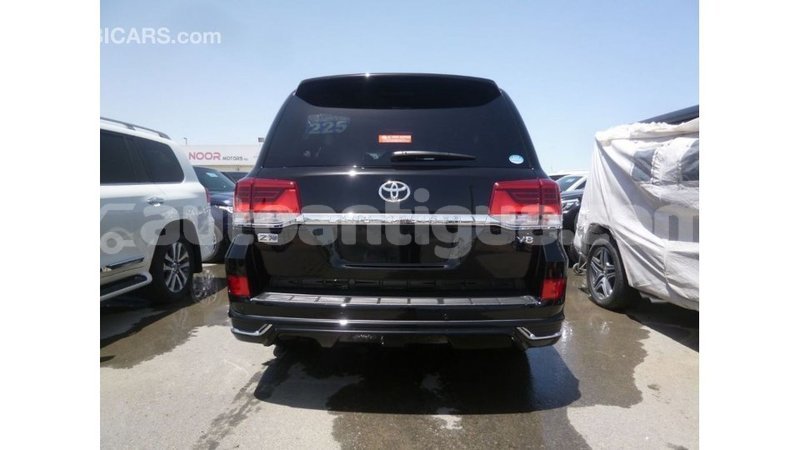 Big with watermark toyota land cruiser antigua import dubai 2315