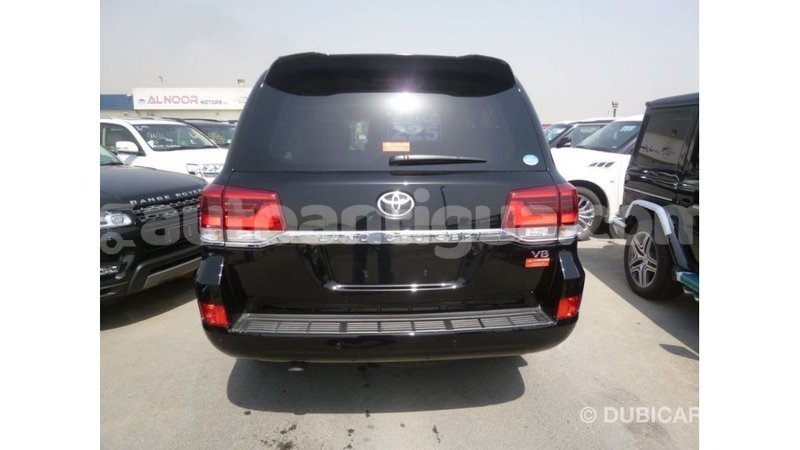 Big with watermark toyota land cruiser antigua import dubai 2317
