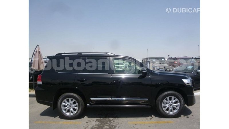 Big with watermark toyota land cruiser antigua import dubai 2320