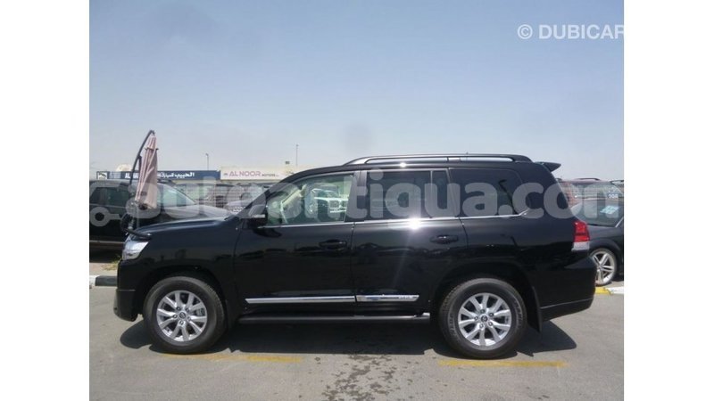 Big with watermark toyota land cruiser antigua import dubai 2320