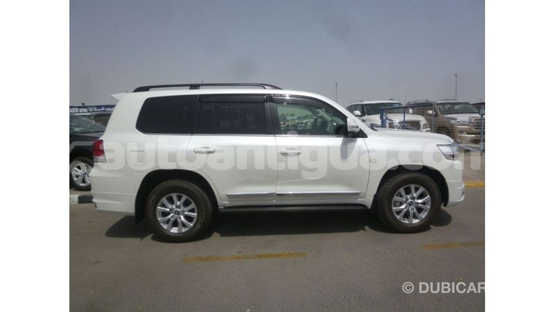 Big with watermark toyota land cruiser antigua import dubai 2333