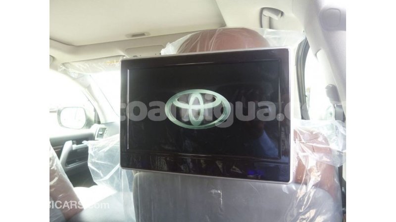 Big with watermark toyota land cruiser antigua import dubai 2333