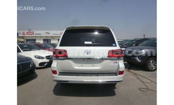 Buy Import Toyota Land Cruiser White Car in Import - Dubai in Antigua Buy Import Toyota Land Cruiser White Car in Import - Dubai in Antigua