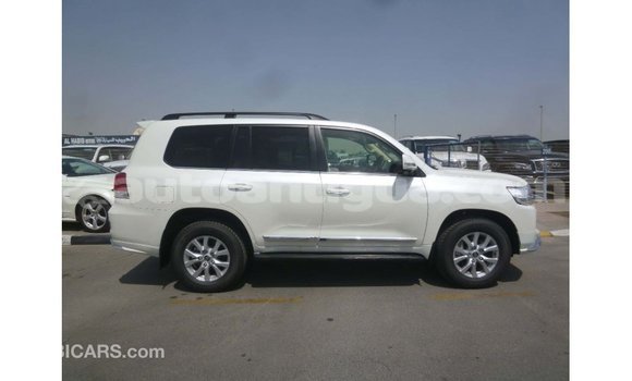 Buy Import Toyota Land Cruiser White Car in Import - Dubai in Antigua Buy Import Toyota Land Cruiser White Car in Import - Dubai in Antigua