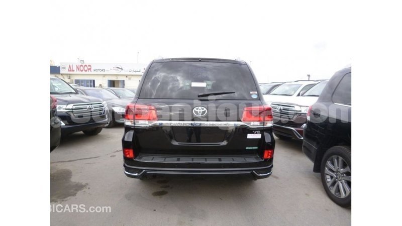 Big with watermark toyota land cruiser antigua import dubai 2336