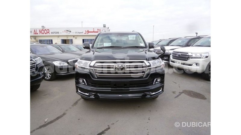 Big with watermark toyota land cruiser antigua import dubai 2336