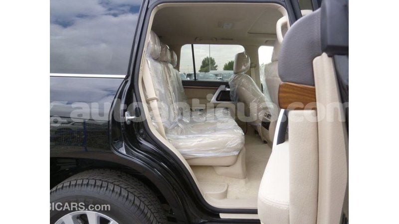 Big with watermark toyota land cruiser antigua import dubai 2336