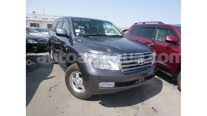 Big with watermark toyota land cruiser antigua import dubai 2339