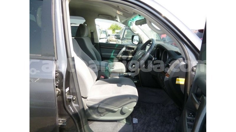 Big with watermark toyota land cruiser antigua import dubai 2339