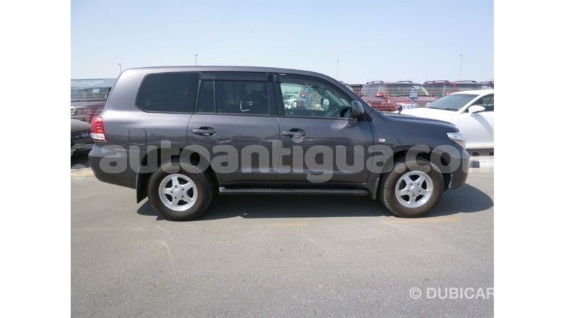 Big with watermark toyota land cruiser antigua import dubai 2339
