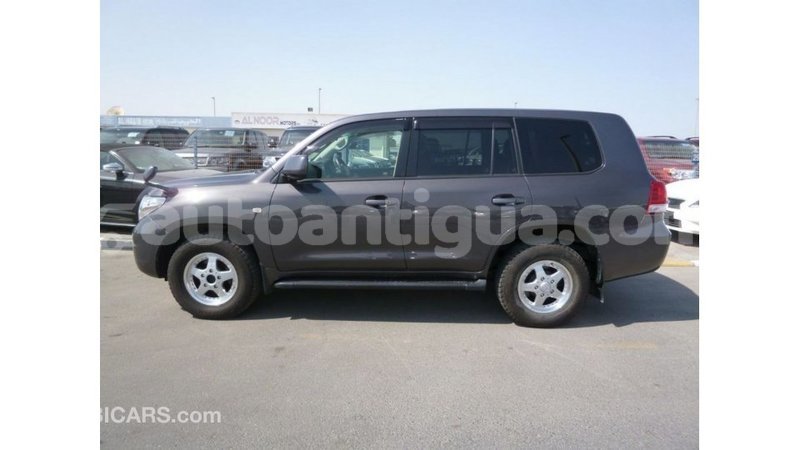 Big with watermark toyota land cruiser antigua import dubai 2339