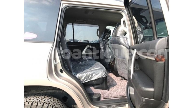 Big with watermark toyota land cruiser antigua import dubai 2352
