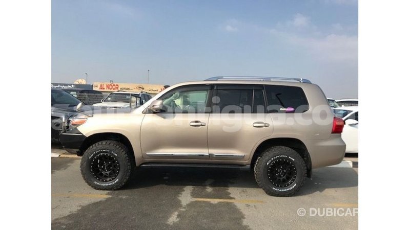 Big with watermark toyota land cruiser antigua import dubai 2352
