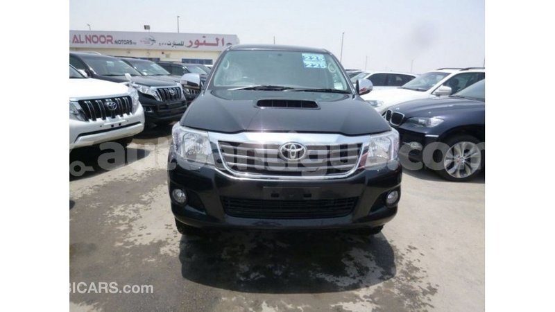 Big with watermark toyota hilux antigua import dubai 2368