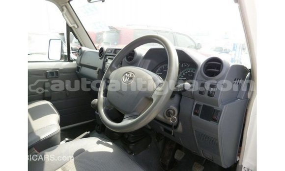 Buy Import Toyota Land Cruiser White Car in Import - Dubai in Antigua Buy Import Toyota Land Cruiser White Car in Import - Dubai in Antigua