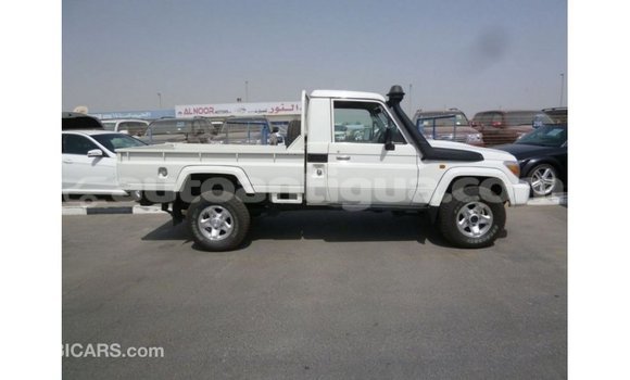 Buy Import Toyota Land Cruiser White Car in Import - Dubai in Antigua Buy Import Toyota Land Cruiser White Car in Import - Dubai in Antigua