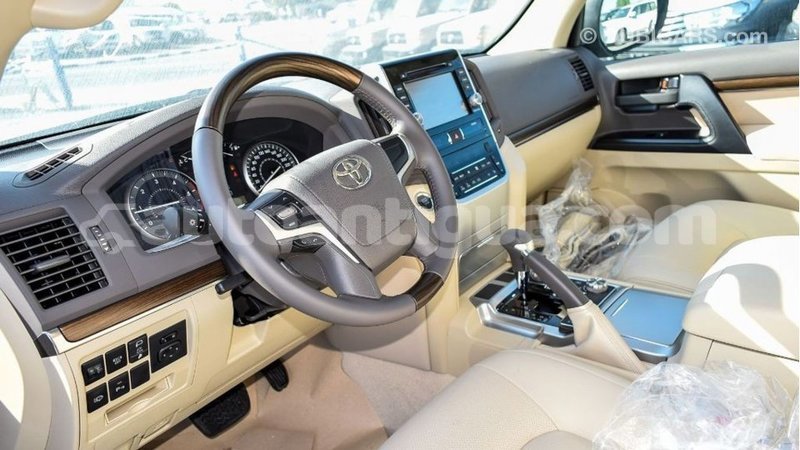 Big with watermark toyota land cruiser antigua import dubai 2371