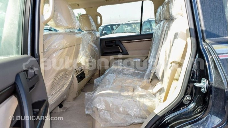 Big with watermark toyota land cruiser antigua import dubai 2371
