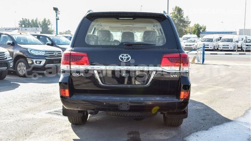 Big with watermark toyota land cruiser antigua import dubai 2371