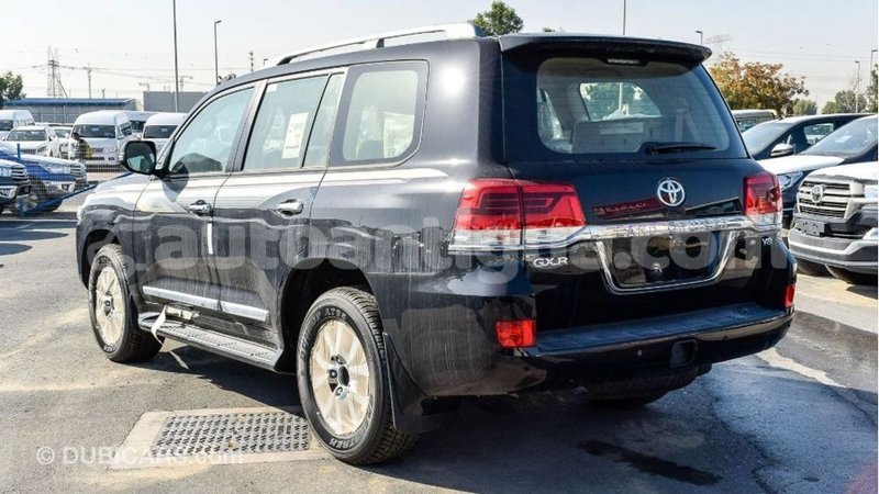 Big with watermark toyota land cruiser antigua import dubai 2371