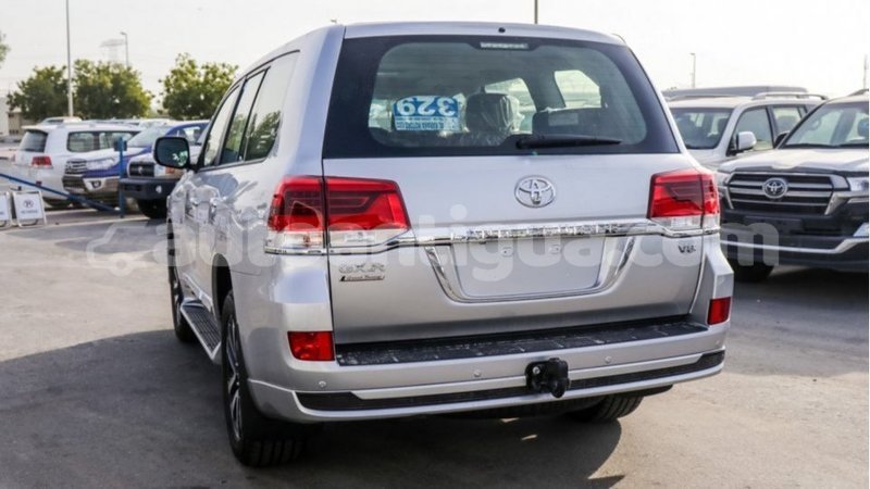Big with watermark toyota land cruiser antigua import dubai 2372