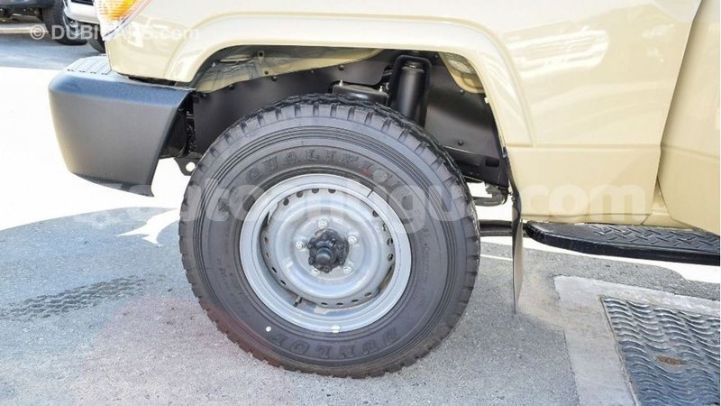 Big with watermark toyota land cruiser antigua import dubai 2375
