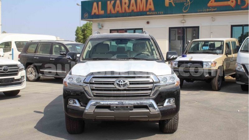 Big with watermark toyota land cruiser antigua import dubai 2377