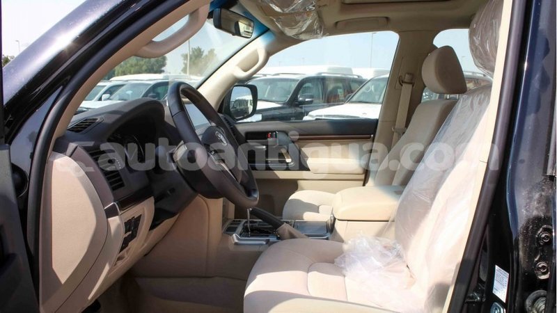 Big with watermark toyota land cruiser antigua import dubai 2377