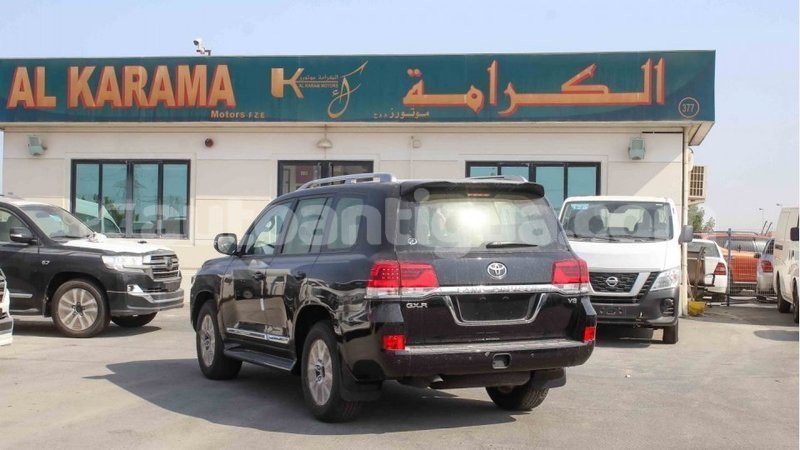 Big with watermark toyota land cruiser antigua import dubai 2377