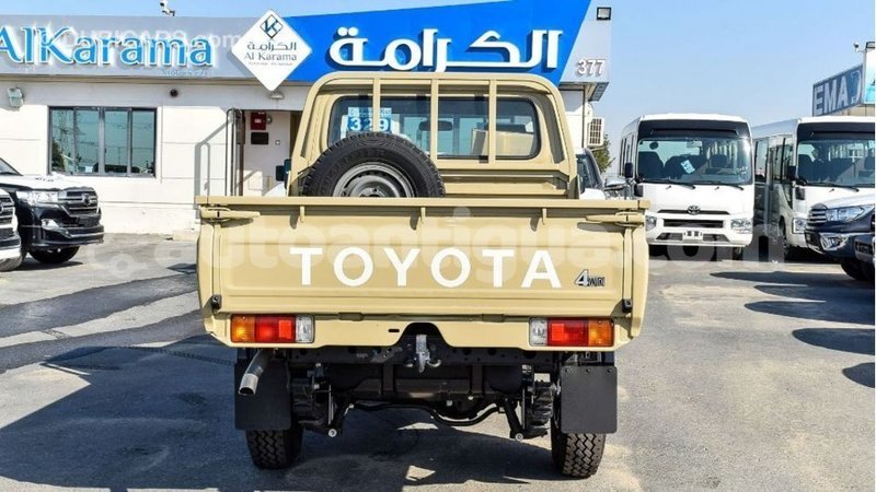 Big with watermark toyota land cruiser antigua import dubai 2383